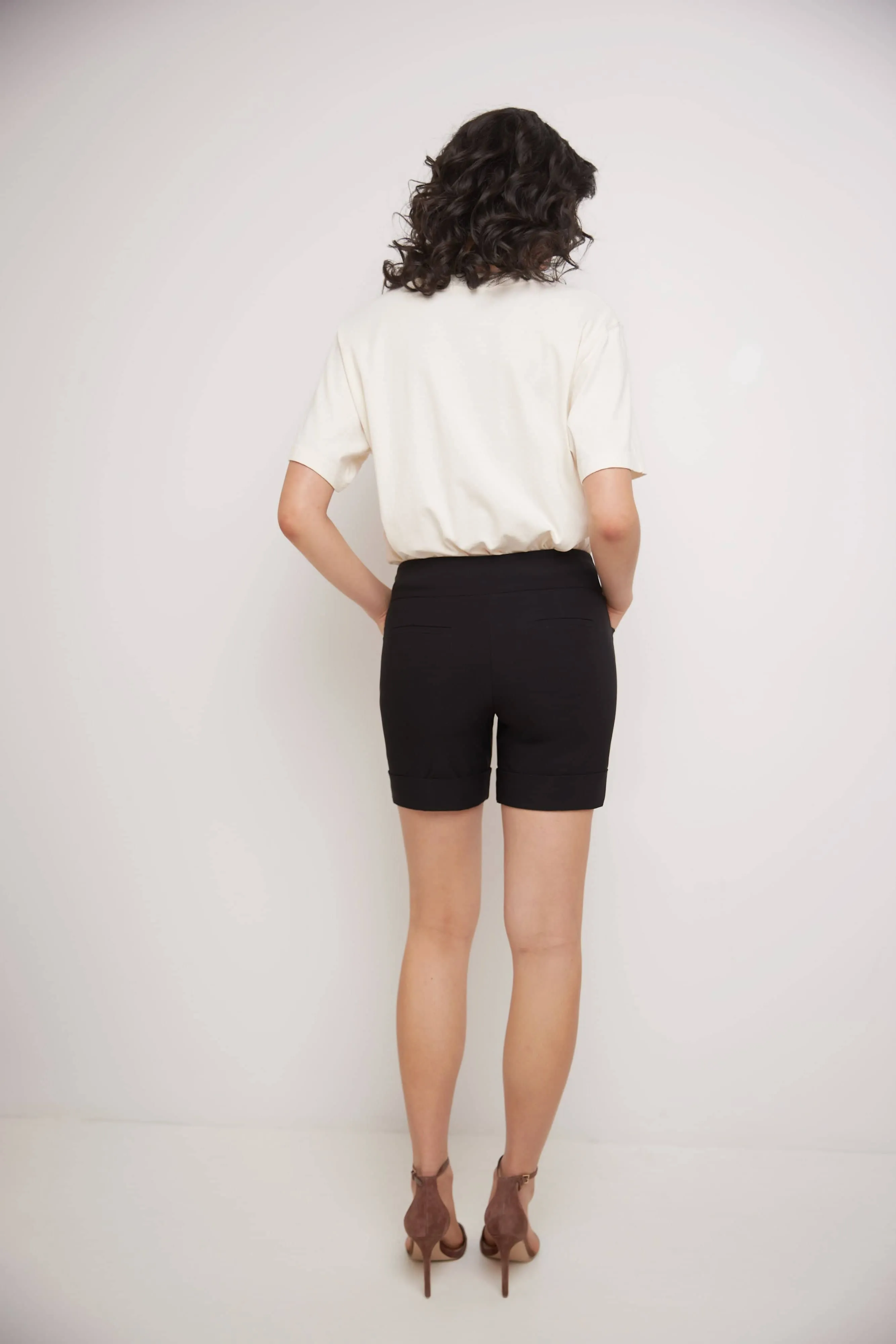 Classic 6” shorts with cuffed button detail