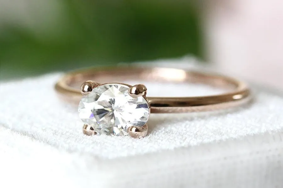 Isara Moissanite Ring