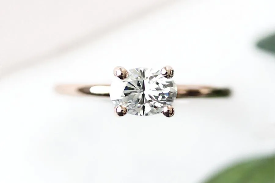 Isara Moissanite Ring