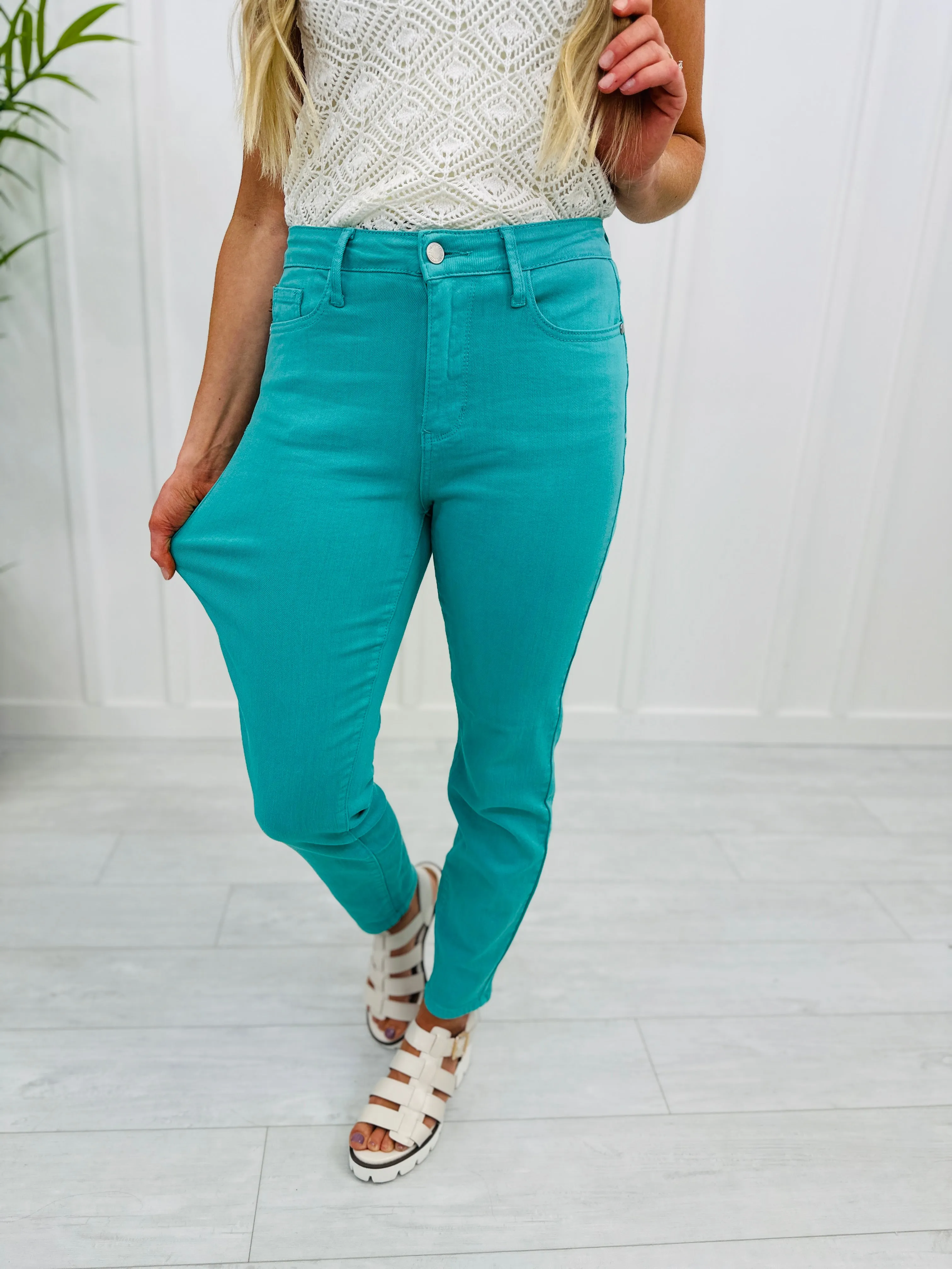 Judy Blue Seas The Day Aquamarine Slim Fit Jeans in Reg/Curvy