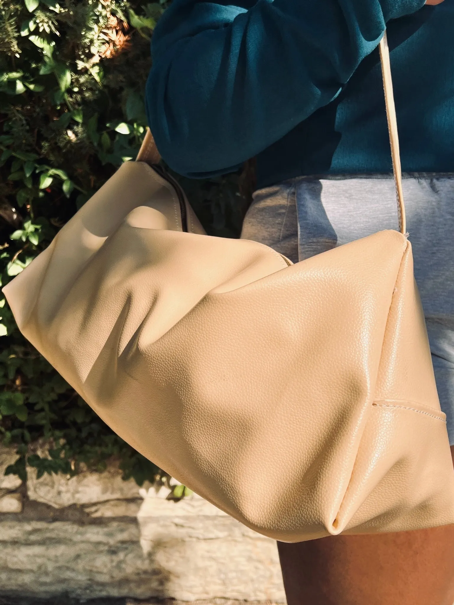 Plastic-Free Plant Leather Weekend Duffle in Sand