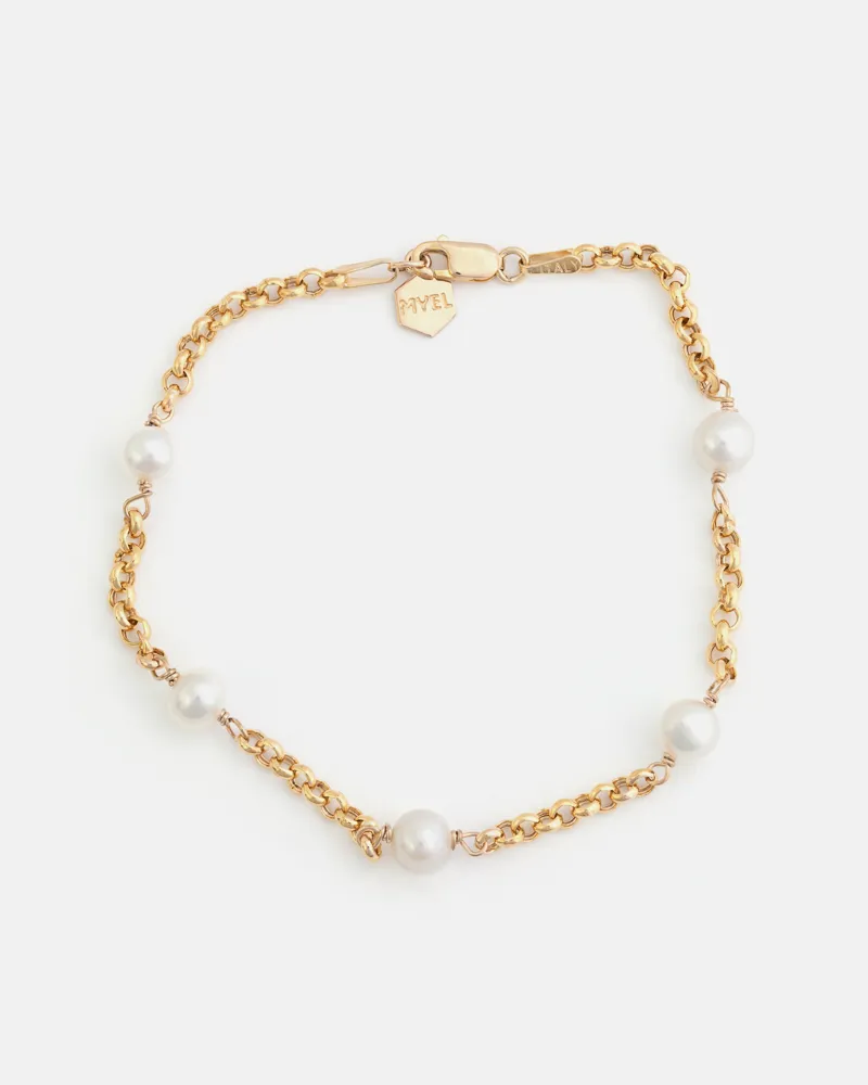 Pom-pom Bracelet in Yellow Gold with White Pearls