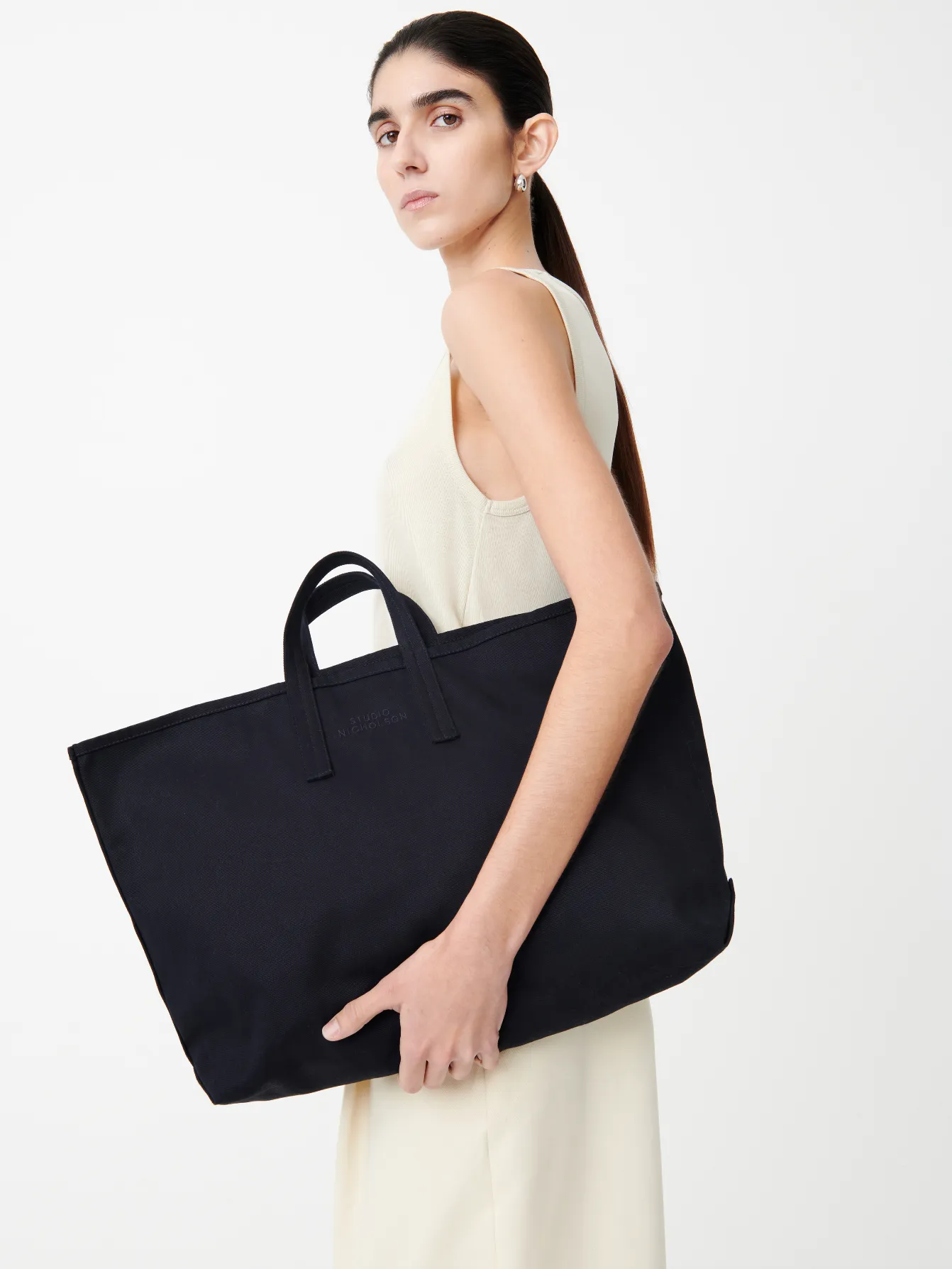 Standard Tote in Darkest Navy