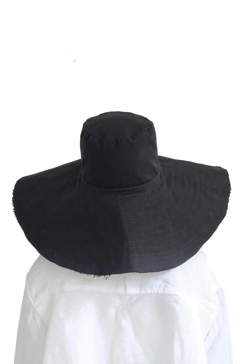 Windoff hat with ties